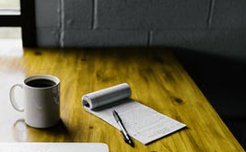 江西美术出版社一年级美术下册说课稿 手形添画