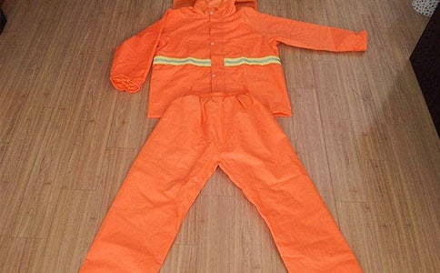 《充气雨衣》教学反思